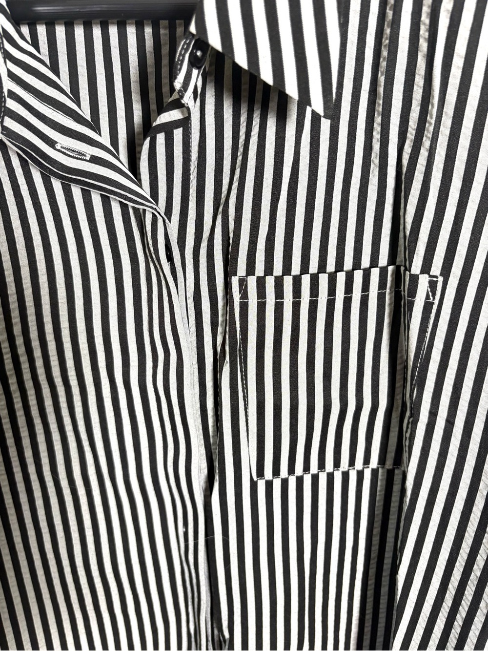 ASTR The Label Striped Sleeveless Shoulder Pad Blouse Black White Medium - Picture 3 of 8